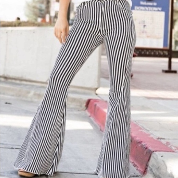 Blank Paige Black & White Striped Ultra Flare Jeans Size Large - Picture 4 of 17